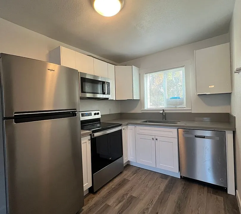 11518 NE Sandy Blvd #7