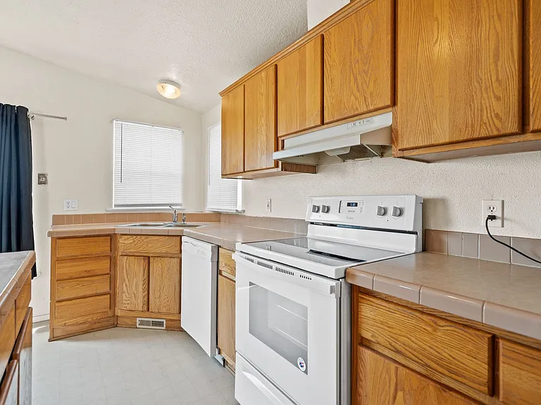 9239 Road S SE — Photo 12