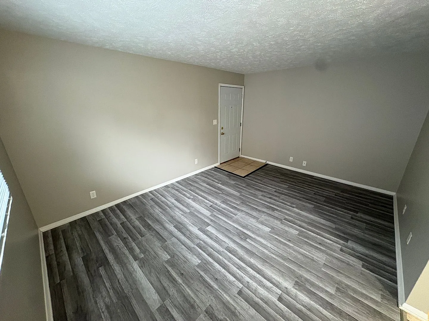2015 J — Photo 4