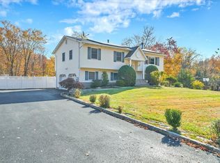 50 Cragmere Rd, Airmont, NY 10901