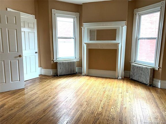 3rd image of 137 Babcock St