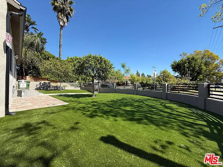 6403 Gentry Ave — Photo 29