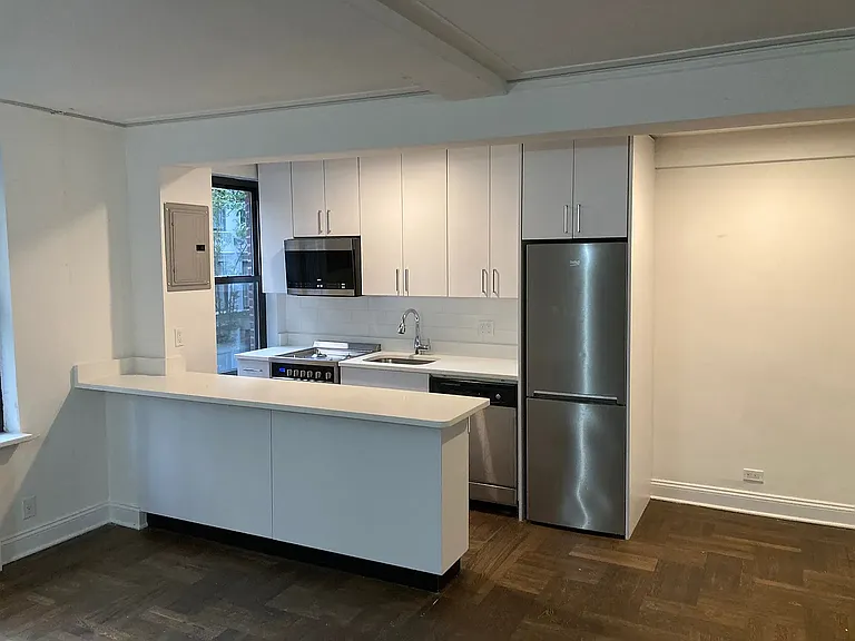 137 E 38th St #2D — Photo 5