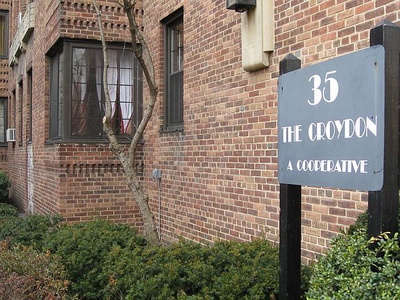 2nd image of 35 Parkview Ave APT 5E
