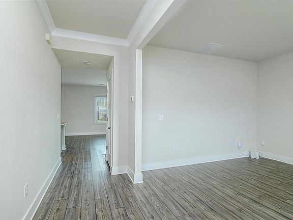 5th image of 325 Roderick Ln