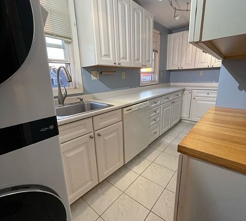 5th image of 10 Ethel Ave Unit 2