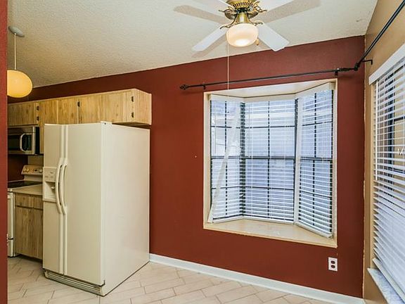 5th image of 632 Bellingham Pl