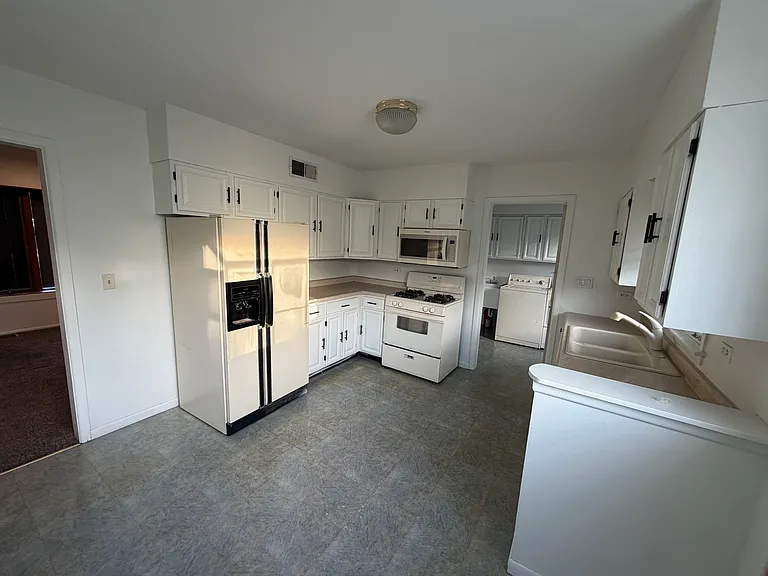 1126 S President St — Photo 4