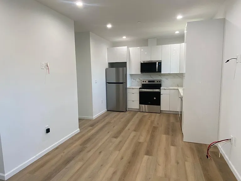709 E Magnolia Blvd #205 — Photo 7