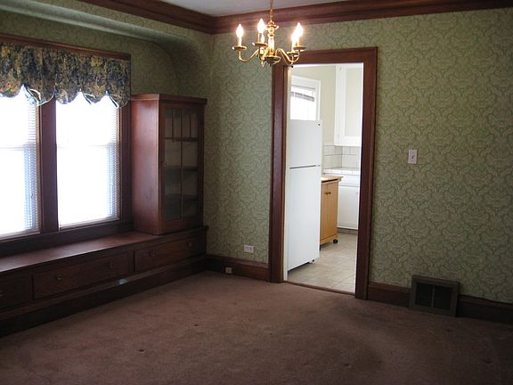 4th image of 2104 Clarence Ave
