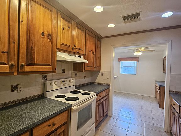 4th image of 2070 Seminole Blvd
