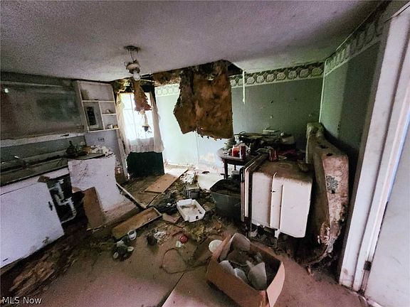 4th image of 209 2nd St