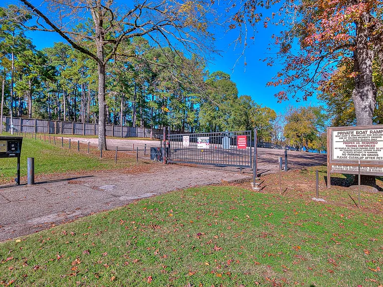 3900 Aspen Dr #202-A — Photo 27