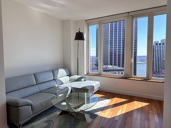 3rd image of 15 William St APT 41B