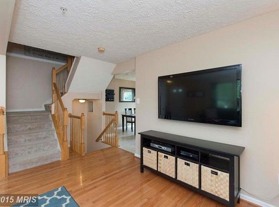 4th image of 937 Felicia Ct