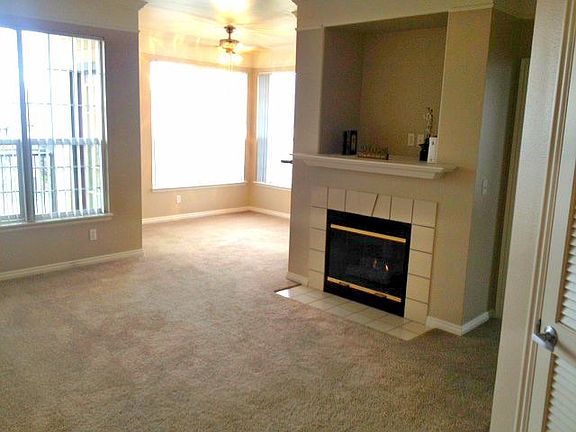 Living room, spacious, fireplace not included