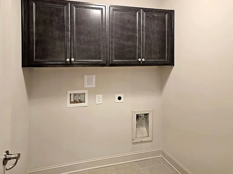 2142 Coventry Dr — Photo 24