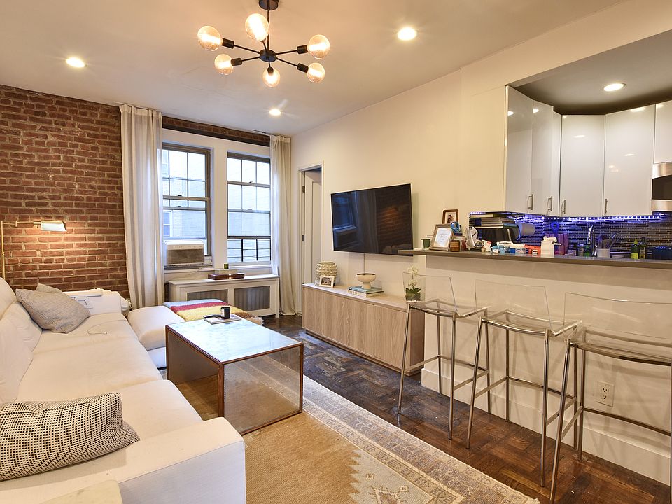 1st image of 1 Bank St APT 4E