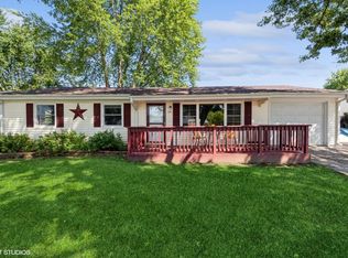 719 Fox River Rd, Valparaiso, IN 46385