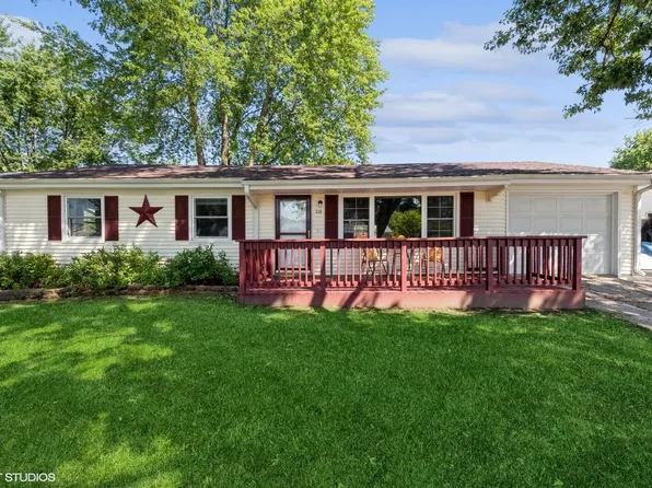 719 Fox River Rd, Valparaiso, IN 46385