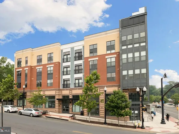 989 S Buchanan St Unit 213, Arlington, VA 22204