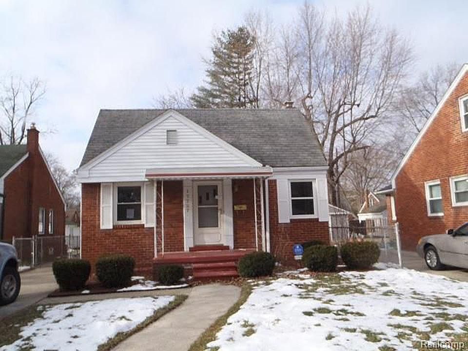 17727 WOODBINE Furnished Room Available. Fully furnished hom