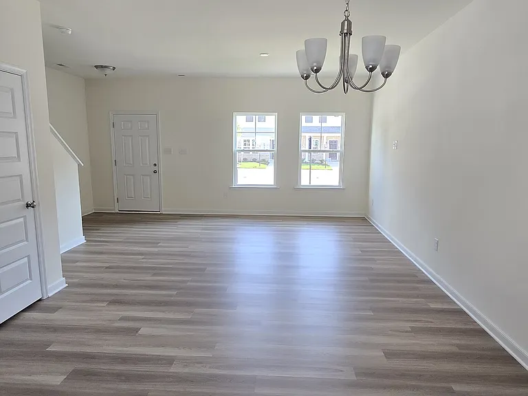 220 Greenpark Rd — Photo 6