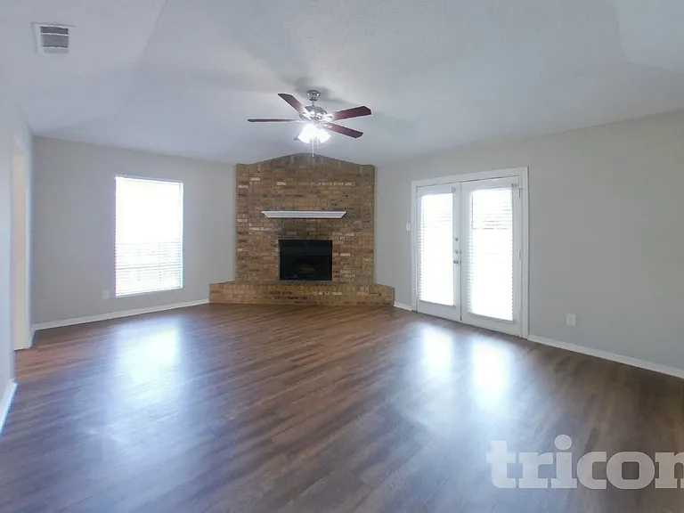 824 Hollow Creek Rd — Photo 2