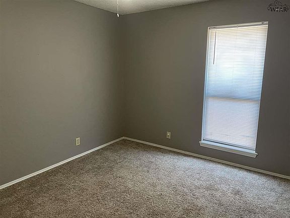 5th image of 1215 Oakhurst Dr