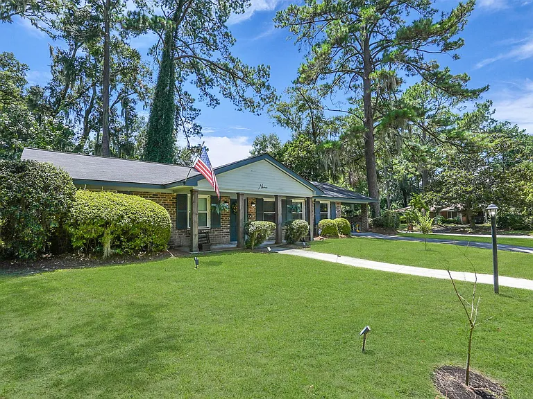 9 Hillyer Dr — Photo 2