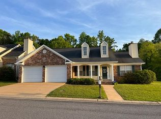 8518 Meadowlake Village Dr, Northport, AL 35473
