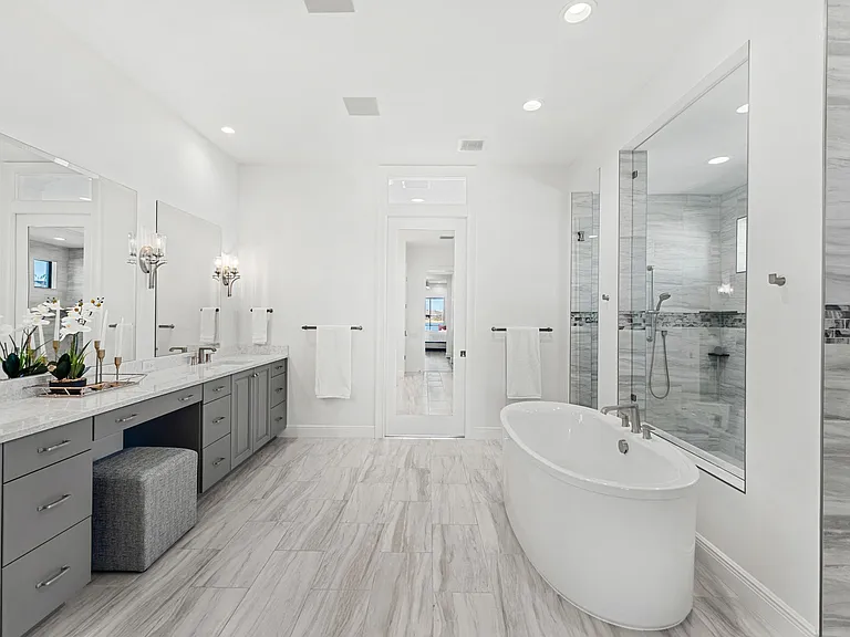 3638 Lake Adelaide Pl — Photo 16