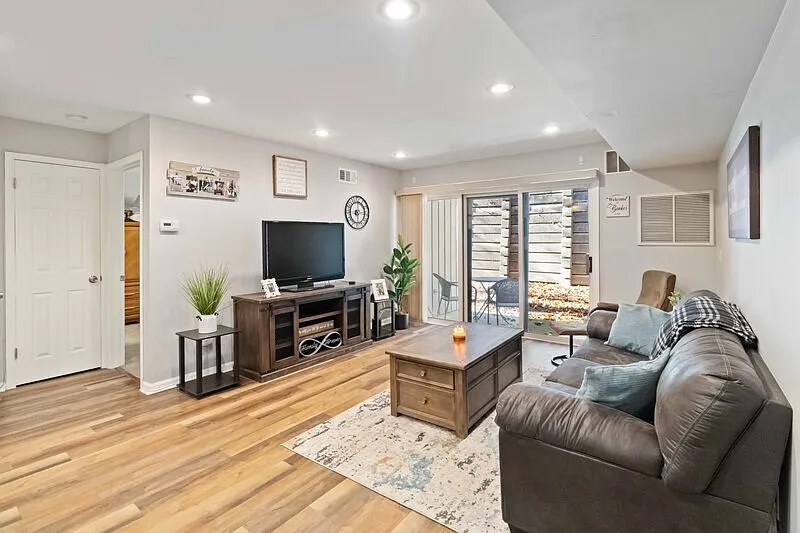 2 bed, 2.0 bath, $2,800 — Photo 3