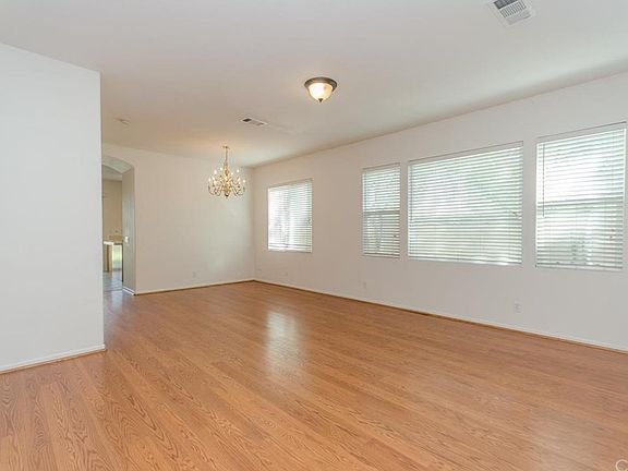 3rd image of 31082 Berkshire Ln