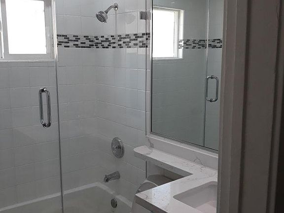 5th image of 6-11724 S Vermont Ave #6