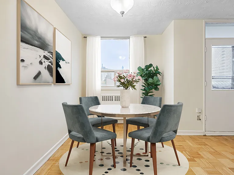 44 Thorncliffe Park Dr — Photo 5