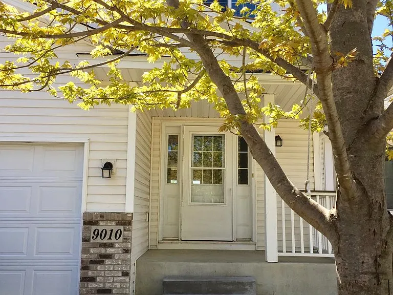 9010 Marsh Run St — Photo 2