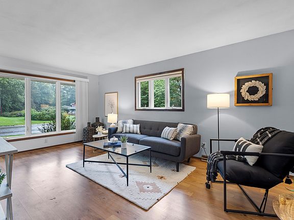 4th image of 700 Kenwood Cir