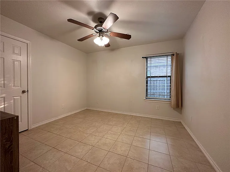 913 Delrey Dr — Photo 28