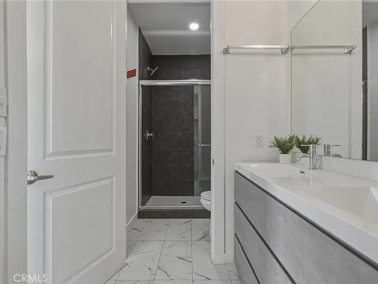 1301 Tamarind Ave — Photo 18