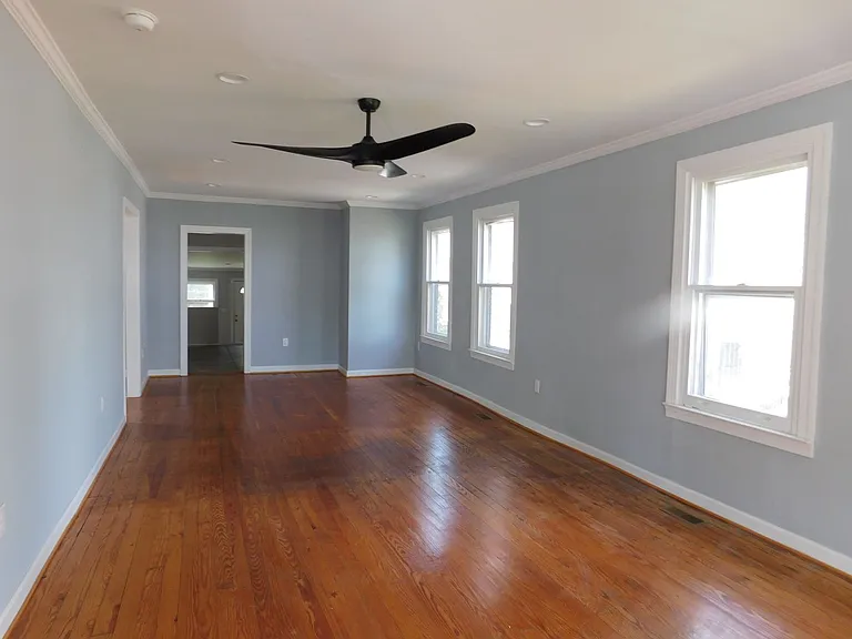 304 Avenue A — Photo 7