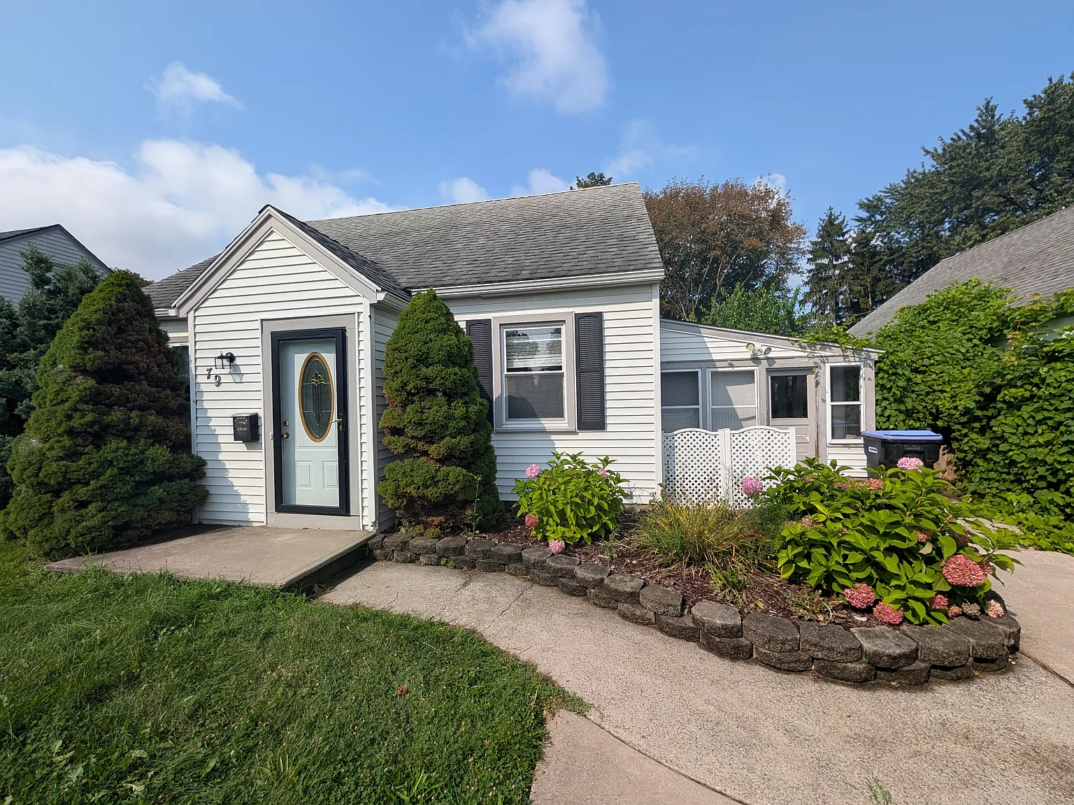 3 bed, 1.5 bath, 1600 sqft, $2,195 — Photo 2
