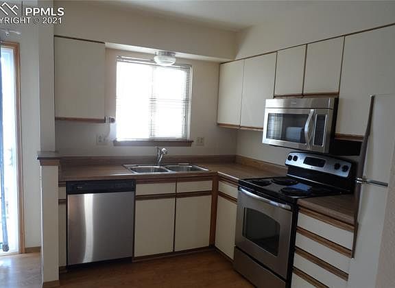 3rd image of 7957 Lexington Park Dr