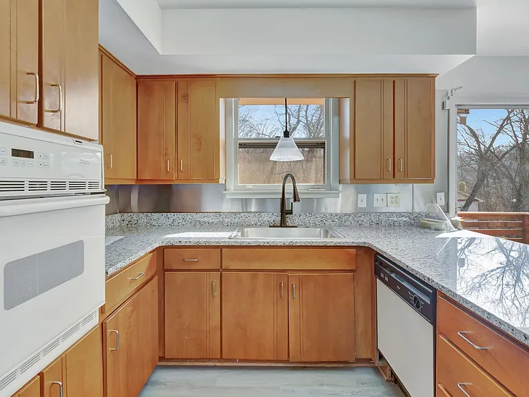 6469 Fleetwood Dr — Photo 7