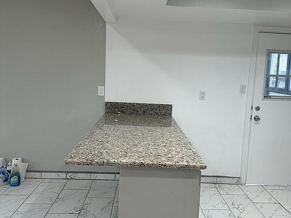 3rd image of 135 1/2 S Park Ave #135-1/2