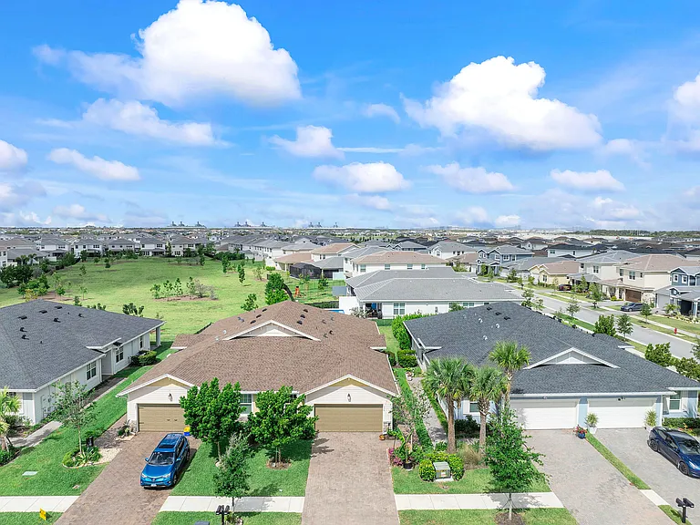 1325 Haywagon Trl — Photo 33