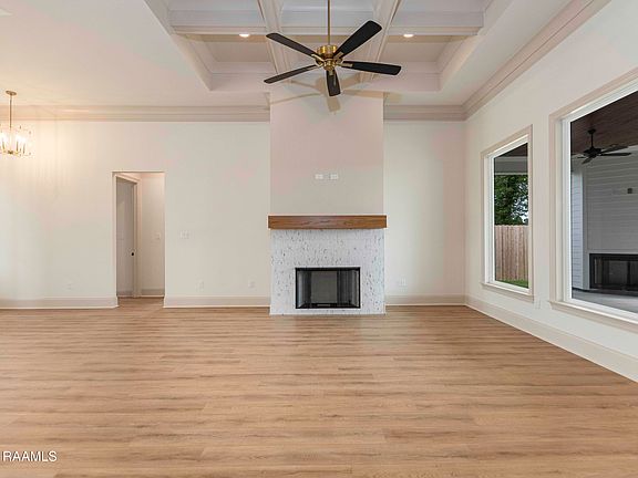 5th image of 303 Grand Oak Dr