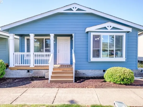 724 4th St, Brookings, OR 97415