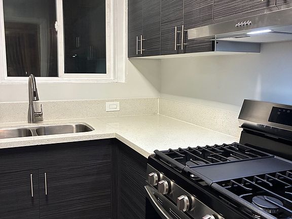4th image of 914 Sampson St APT 2