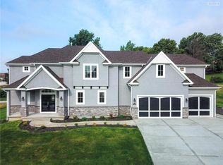 7020 Glenn Ln, Parkville, MO 64152